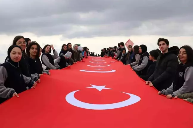 Cumhuriyet'in 100'ncü yılı kutlamaları Kop Dağı Şehitliğindeki yürüyüşle başladı