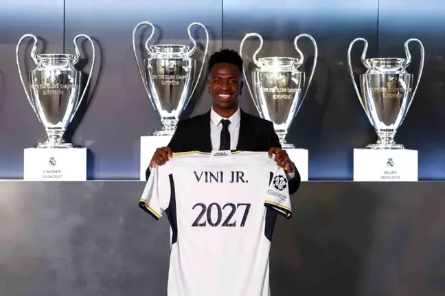 Real Madrid, Vinicius Junior'ın sözleşmesini uzattı