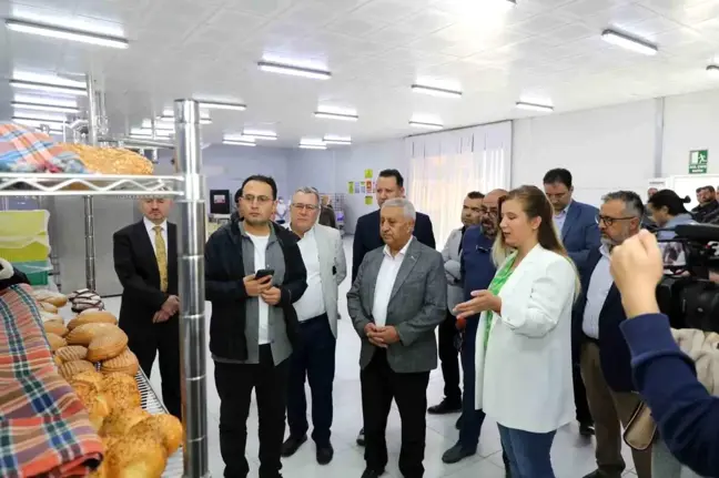 Afyonkarahisar Belediyesi En Ucuz Halk Ekmeğini Satıyor