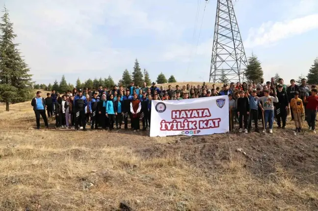 Elazığ Emniyet Müdürlüğü Öğrencilerle Fidan Dikimi Etkinliği Gerçekleştirdi