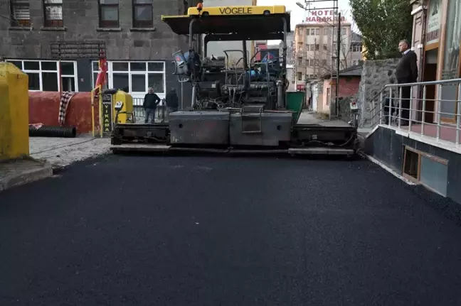 Kars Belediyesi Asfalt Çalışmalarını Sürdürüyor