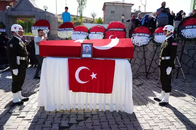 Şehit Piyade Sözleşmeli Er Onur Özbek Niğde'de son yolculuğuna uğurlandı