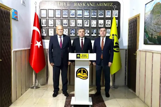 Gümüşhane Valisi Alper Tanrısever Belediye Başkanı Hükmü Pekmezci'ye ziyarette bulundu