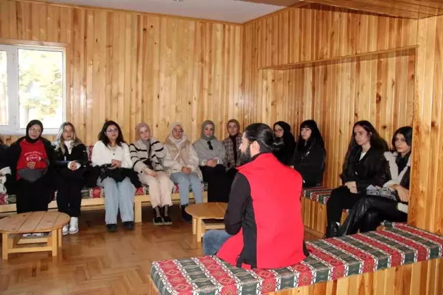 Bolu'da Abant İzzet Baysal Üniversitesi öğrencilerine terör bilgilendirmesi yapıldı