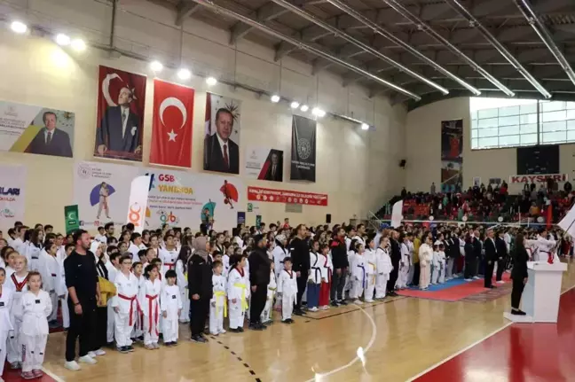 Taekwando Sporcuları Kuşak Töreniyle Yeni Kuşaklarına Kavuştu
