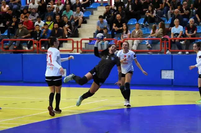 Konyaaltı Belediyesi SK Kadın Hentbol Takımı Kastamonu'yu Yendi