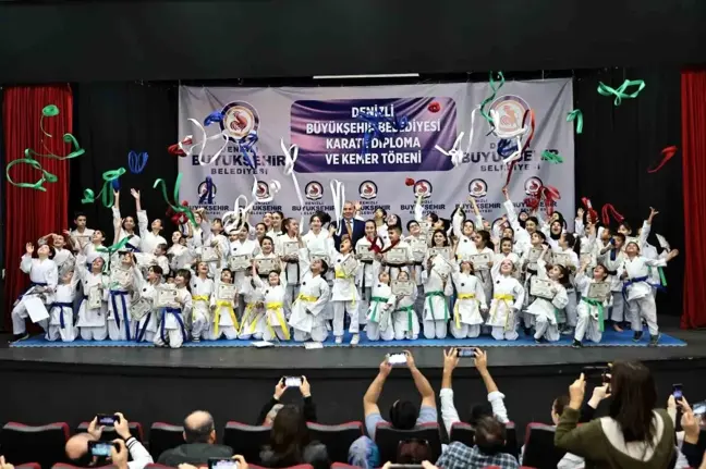 Denizli Büyükşehir Belediyesi Karate Kursunda Başarılı Olan Sporculara Diploma ve Kemer Töreni Düzenledi