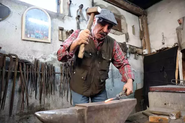 Sivas'ta Binlerce Yıllık Demircilik Mesleği Yaşatılıyor
