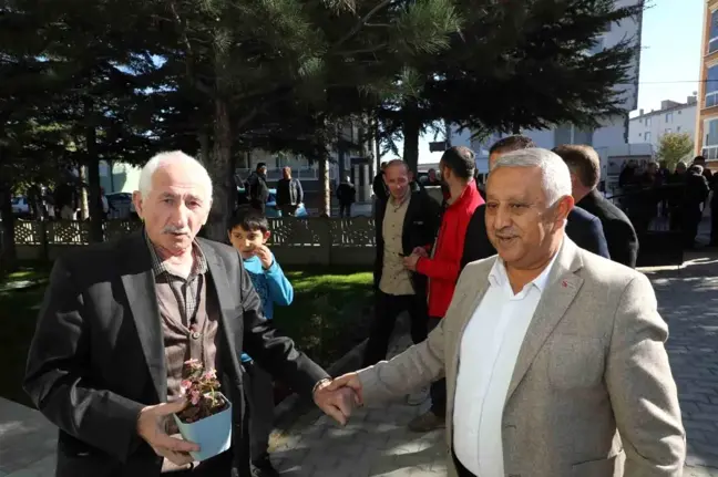 Afyonkarahisar Belediye Başkanı Mehmet Zeybek, hizmetlerde katılımcılığı esas alıyor