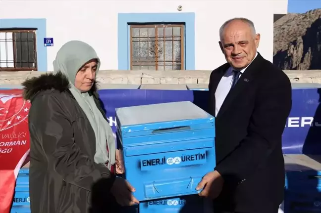 Kayseri'de 15 Kadına 75 Arı Kovanı Hibe Edildi