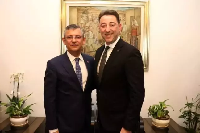 Bandırma Belediye Başkanı Tolga Tosun, CHP Genel Başkanı Özgür Özel'e hayırlı olsun ziyaretinde bulundu