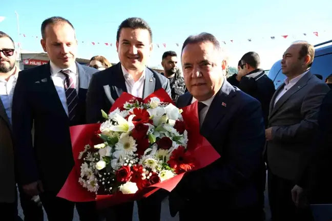 Antalya Büyükşehir Belediye Başkanı Muhittin Böcek, Kumluca'ya 947 milyon TL yatırım yaptıklarını açıkladı