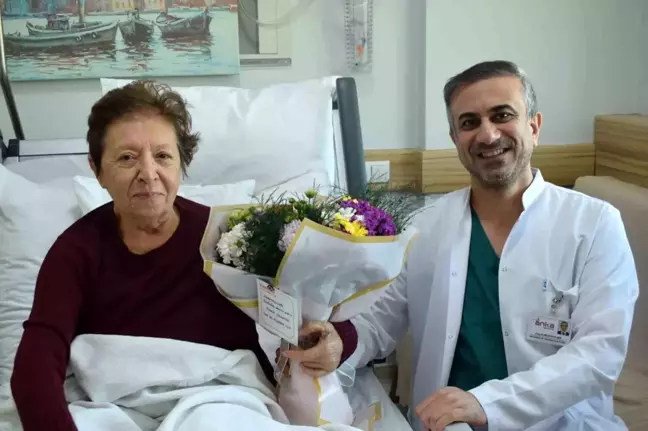 Öğretmen Nurel, diz ameliyatının ardından taburcu edildi