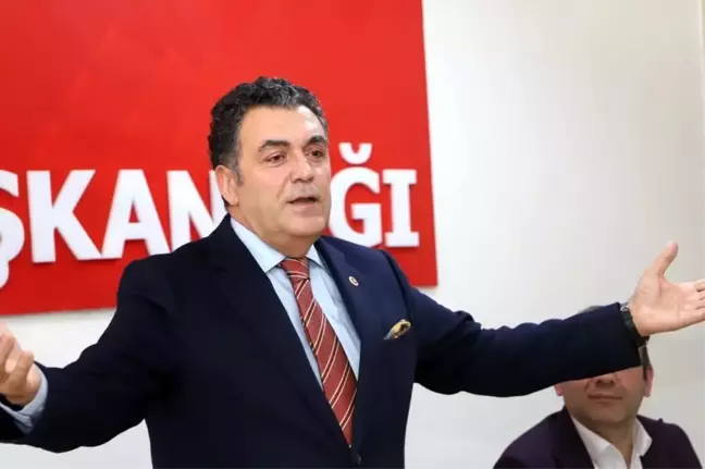 Ardahan Belediye Başkanı Faruk Demir, CHP'den aday adaylığı için başvurusunu yaptı