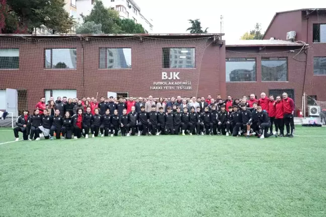 Beşiktaş Başkanı Ahmet Nur Çebi, Fulya'da sporcularla buluştu