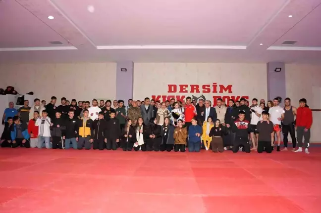 Kick Boks Dünya Şampiyonu Tuncelili Sporcu Memleketinde Karşılandı