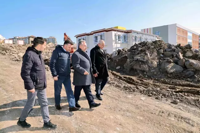 Talas Belediyesi ve Av. Mehmet Altun işbirliğiyle yapılan Millet Bahçesi Eğitim Kampüsü'nde incelemeler yapıldı