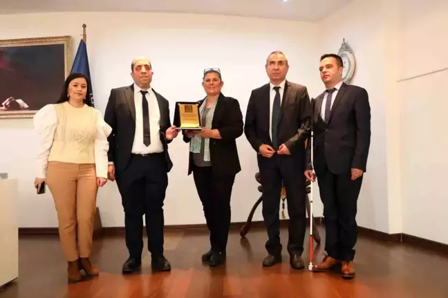 Altı Nokta Körler Derneği Genel Başkanı Fermani Kurtel, Aydın Büyükşehir Belediye Başkanı Özlem Çerçioğlu'nu ziyaret etti