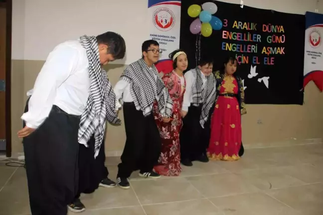 Şanlıurfa'da Engelliler Günü etkinliğinde özel gereksinimli çocuklar halay çekti