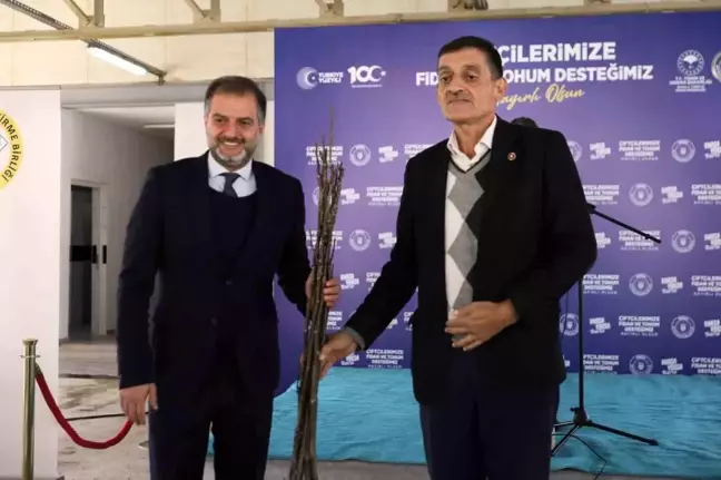 Bursa Büyükşehir Belediyesi, Kırsal Kalkınma Hedefleri Doğrultusunda Çiftçilere Fidan ve Tohum Dağıttı