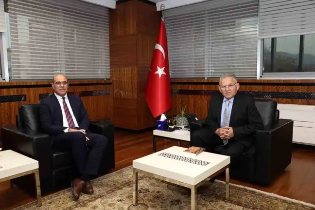 Kayseri Büyükşehir Belediye Başkanı Misafirleri Kabul Etti