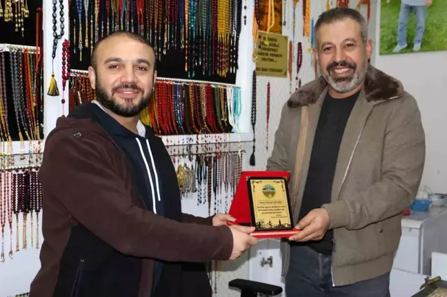 Diyarbakır'da Yanlışlıkla Aktarılan 450 Bin TL Parayı Geri Ödeyen Tespihciye Ödül