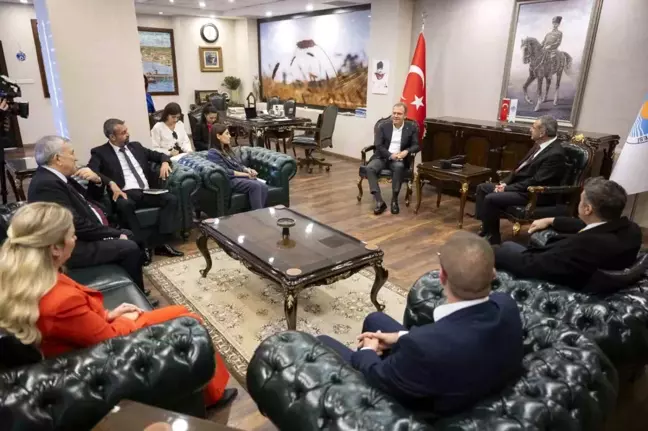 Gazimağusa Belediye Başkanı Süleyman Uluçay, Mersin Büyükşehir Belediye Başkanı Vahap Seçer'i ziyaret etti