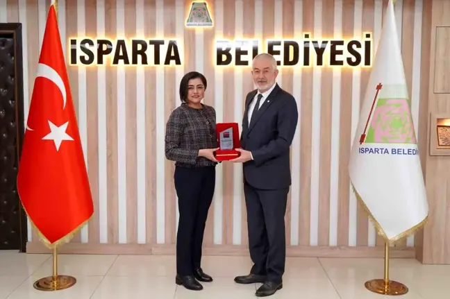 Isparta Belediyesi, deprem bölgesindeki çalışmalara destek veren Diş Hekimleri Odası'na teşekkür etti