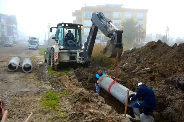 Lapseki'de yağmur suyu gider hattı çalışmaları devam ediyor