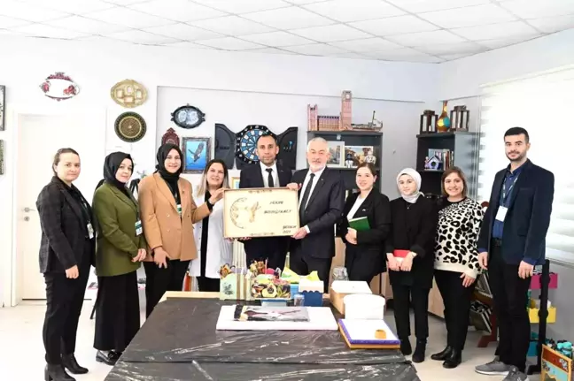Isparta Belediye Başkanı Şükrü Başdeğirmen, Yeşilay Danışmanlık Merkezini Ziyaret Etti