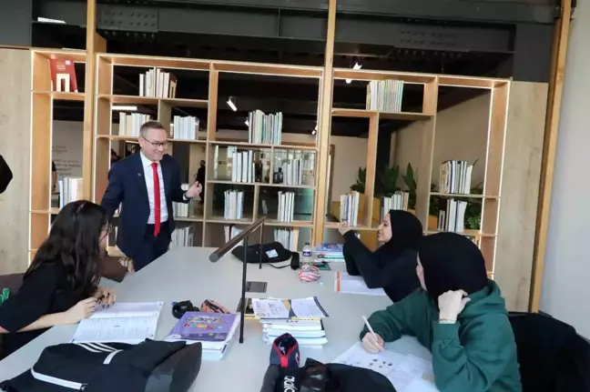 Başakşehir Belediye Başkanı Yasin Kartoğlu, LGS ve YKS'ye hazırlanan gençlere deneme sınavlarının yapılacağını müjdeledi