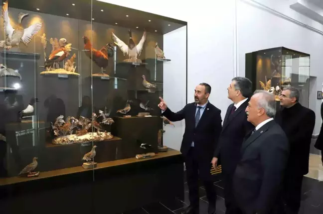 Atatürk Üniversitesi Rektörü ve Vali, Üniversitenin Çalışmalarını İnceledi