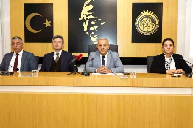 Afyonkarahisar Belediyesi 58 Mahalleye 500 Bin Ton Sıcak Asfalt Serdi