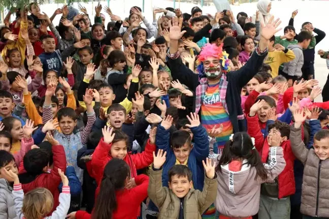 Hatay'da Mobil Eğlence ve Eğitim Aracı Miniklerle Buluşuyor