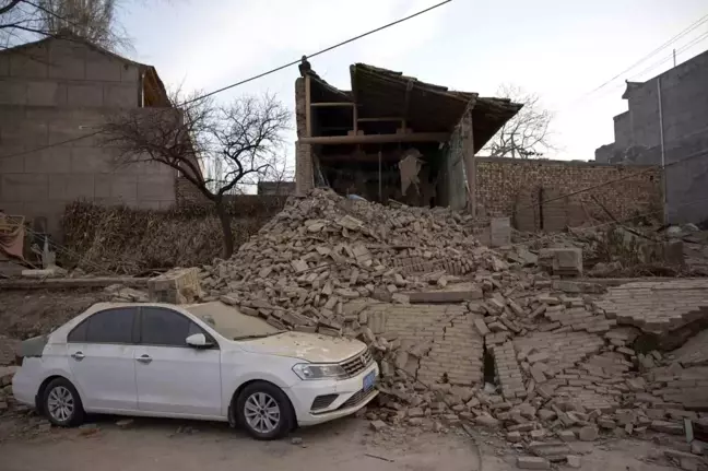 Çin'deki depremde hayatını kaybedenlerin sayısı 135'e yükseldi