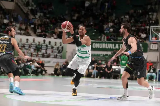 Bursaspor İnfo Yatırım, Aliağa Petkimspor'u mağlup etti