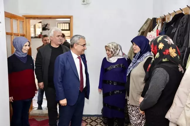 Kütahya Belediye Başkanı Işık Kumarı Mahallesini ziyaret etti