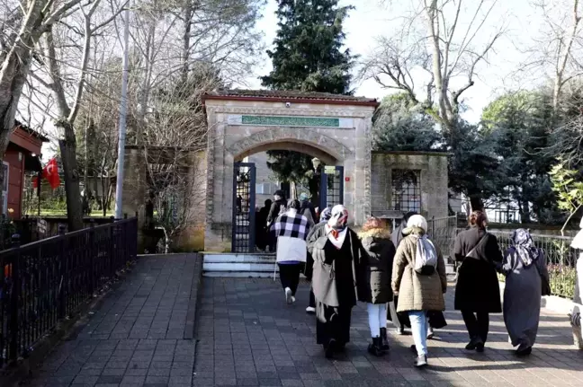 Eyüpsultanlılar İstanbul'da cami ve türbeleri geziyor