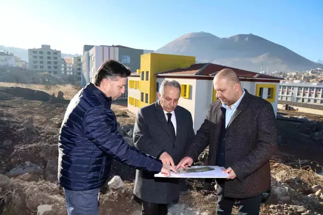 Talas Belediye Başkanı Mustafa Yalçın, Talas Millet Bahçesi'nde İncelemelerde Bulundu