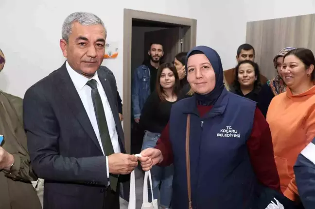 Koçarlı Belediye Başkanı Personeline İkramiye ve Maaş Jestinde Bulundu