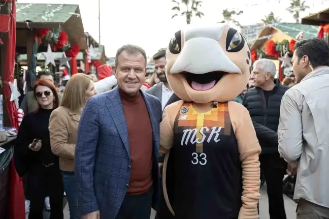 Başkan Seçer, Mersin'deki Yılbaşı Pazarını Ziyaret Etti