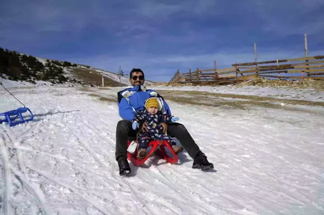 Yılbaşına Zigana Dağı'nda Girmek İsteyen Turistler Zigana Gümüşkayak Kayak Merkezi'ne Akın Etti