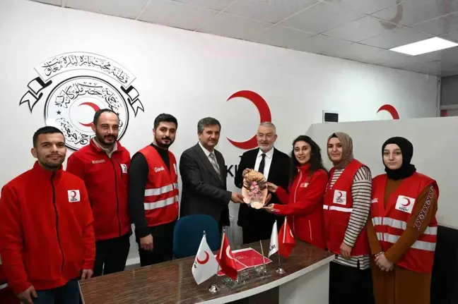 Isparta Belediye Başkanı Şükrü Başdeğirmen Türk Kızılay Isparta Şubesi'ni Ziyaret Etti