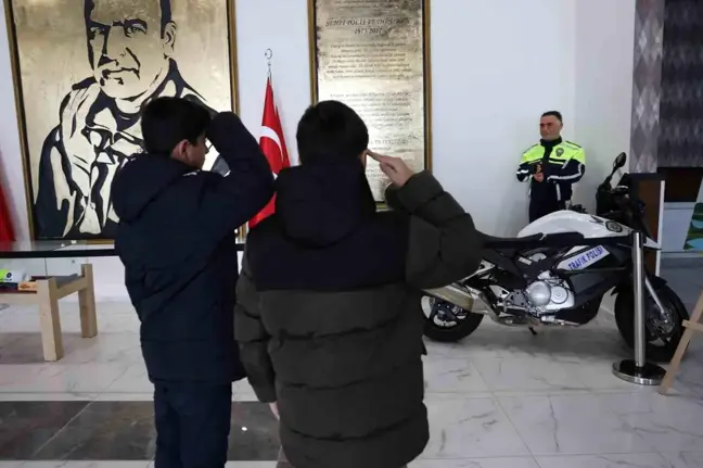 Elazığ'da Öğrenciler Şehit Polis Fethi Sekin'i Ziyaret Etti