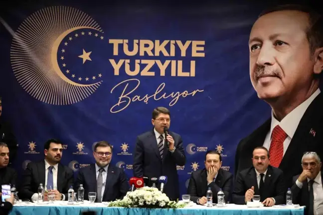 Adalet Bakanı Yılmaz Tunç İzmir'de Partililerle Buluştu