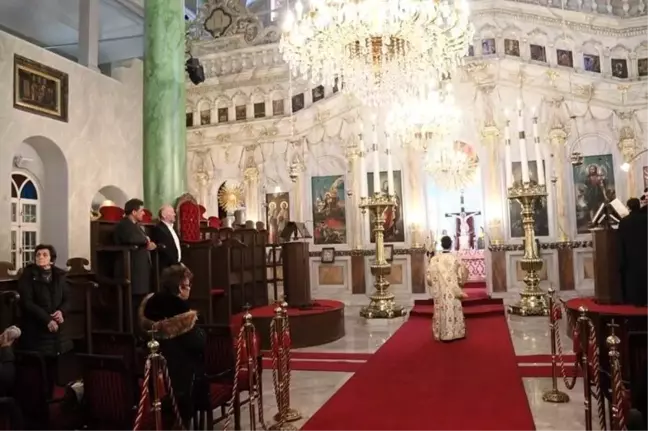Büyükada'da Hz. İsa'nın doğumu ve vaftiz edilişinin yıl dönümü kutlandı