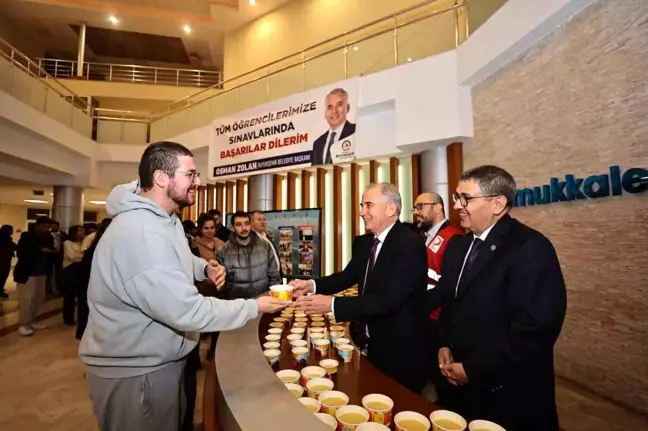 Denizli Büyükşehir Belediyesi, PAÜ ve Kızılay İşbirliğiyle Öğrencilere Çorba İkramında Bulundu