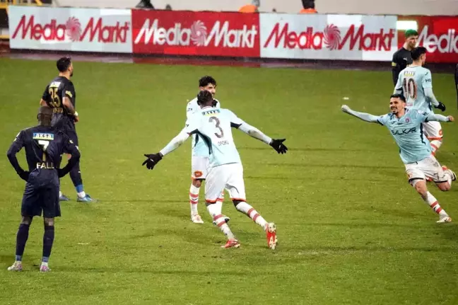Kasımpaşa, Başakşehir'e 3-0 mağlup oldu