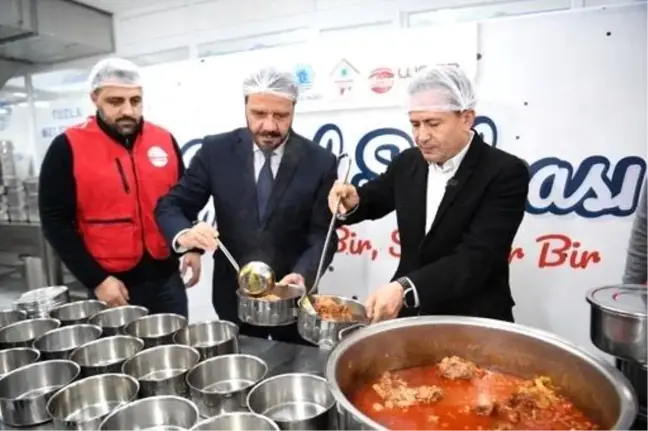 Tuzla Belediyesi Aşevi, ihtiyaç sahibi vatandaşlara sıcak yemek ulaştırıyor