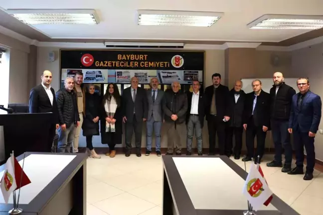 Bayburt Belediye Başkanı Hükmü Pekmezci, Bayburt Gazeteciler Cemiyeti'ni ziyaret etti